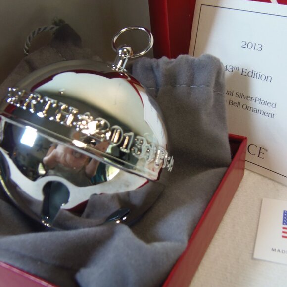 Wallace Silversmiths Collectible Annual Silverplated Sleigh Bells set of 4-Conse - Picture 11 of 12